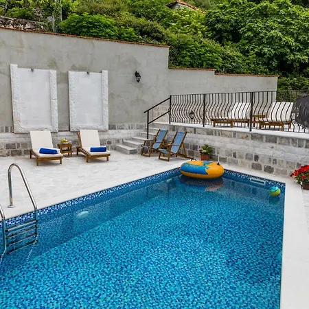 Ladera Lapcici Villa