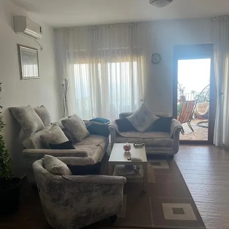 Ladera Lapcici Villa *